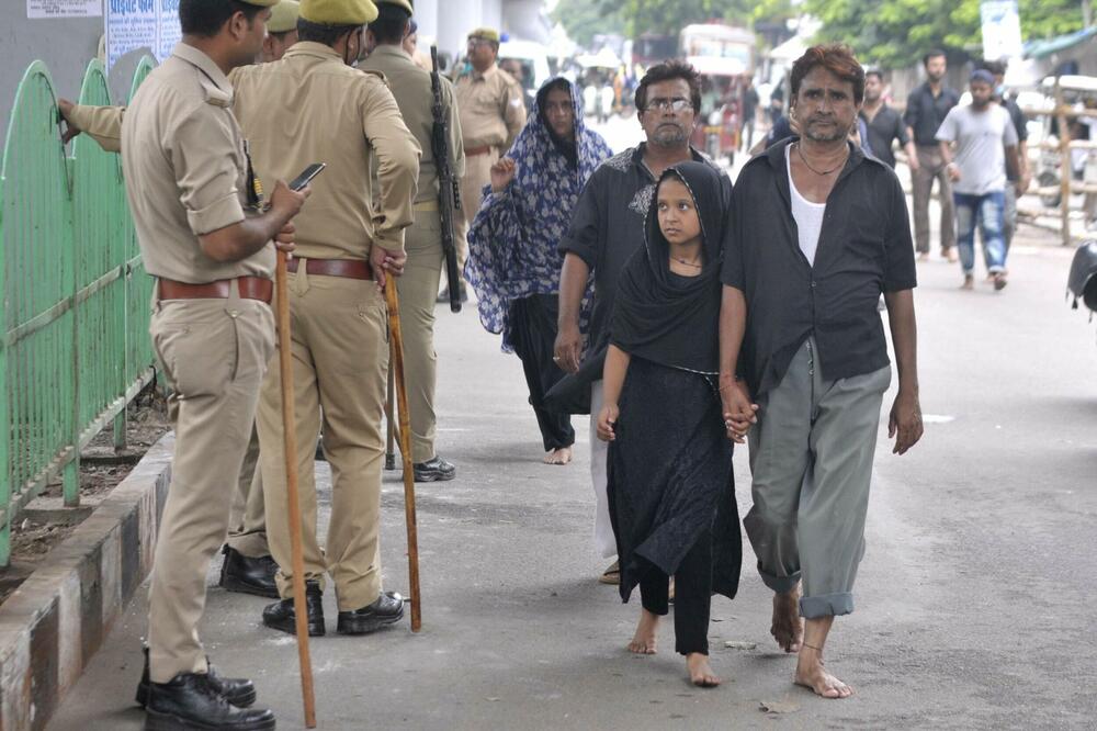 UMRO VOĐA SEPARATISTA U KAŠMIRU: Indija rasporedila trupe i ugasila internet