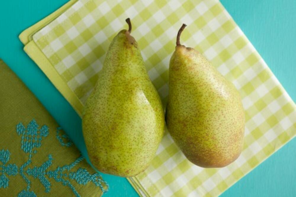 ČULI STE ZA ČUVENI IZRAZ "PAO S KRUŠKE": Evo koje je POREKLO ove fraze, zapravo je JEZIVO