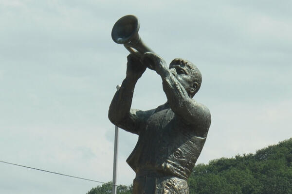UŽICE DOBIJA NOVI SIMBOL: Biće postavljen spomenik ČUVENOM MAJSTORU TRUBE! (FOTO)