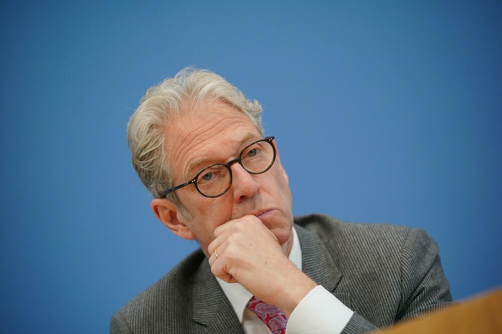 PROGNOZA NEMAČKOG LEKARA: Otkrio kada će biti KRAJ PANDEMIJE!