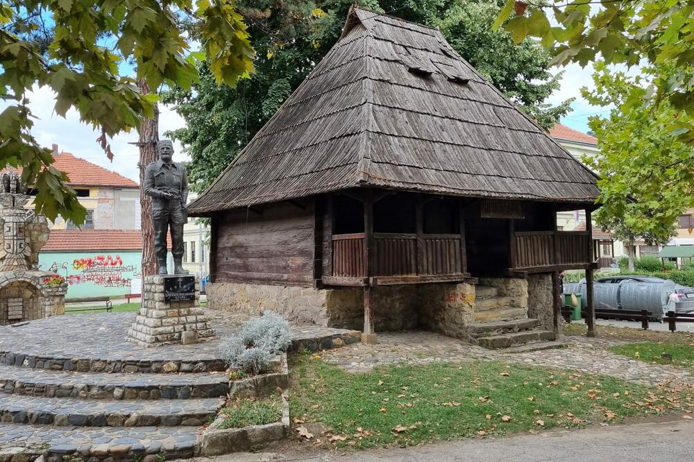 TEMPERATURA U ČIČA DRAŽINOM DOMU BILA 40 STEPENI, DOBRO SE NIJE SVE ZAPALILO: Ovde se rudarilo kriptovalutama(FOTO)