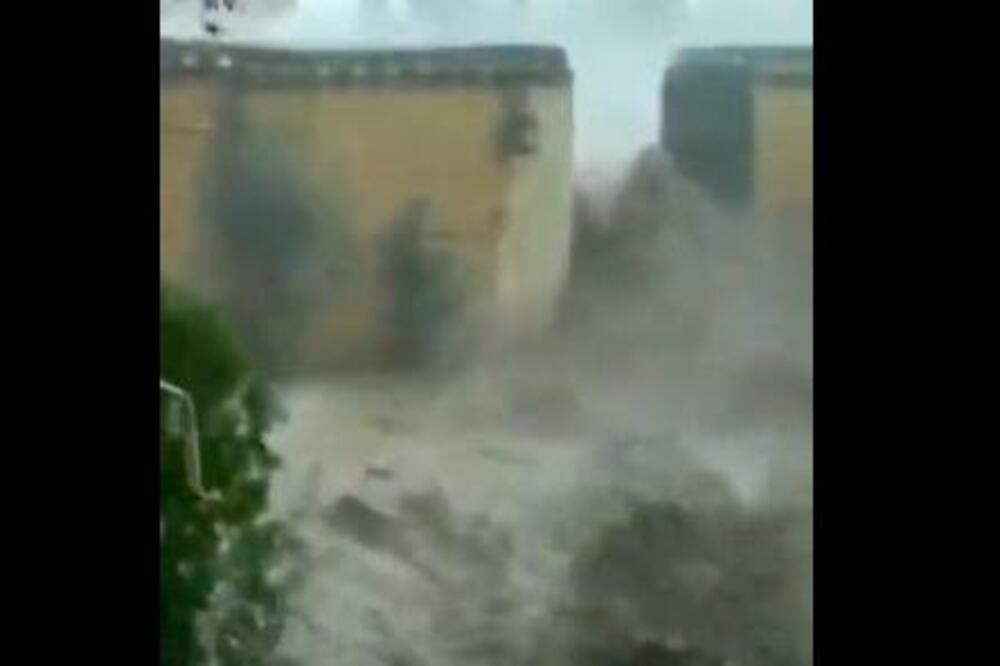 O BOŽE, O BOŽE MOJ, NE! Jeziv prizor u Španiji, poplava uništava SVE PRED SOBOM! (VIDEO)