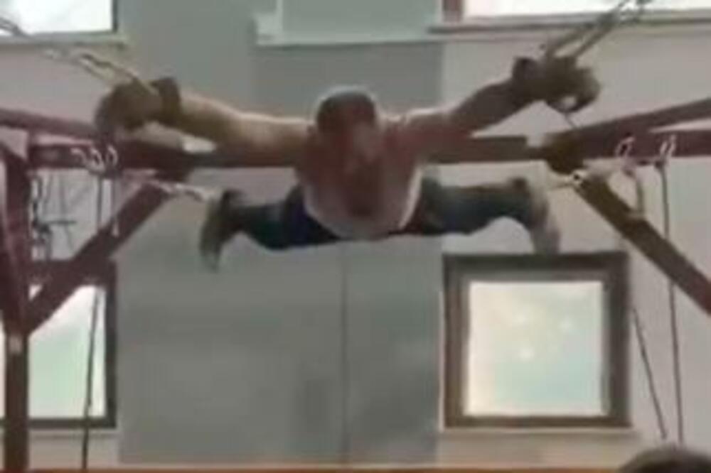 RAZAPET KAO ISUS: Bolno je i samo gledati ga (VIDEO)