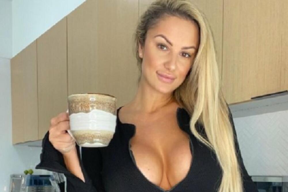 ZANOSNA PROFESORKA BATALILA VERONAUKU I POČELA DA POZIRA: Za bivše učenike ima samo jednu poruku! (FOTO)