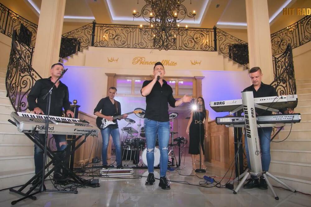 DA SAM SREĆAN NE BIH PIO: Prva pesma u nizu od čak deset Dijamanti Benda!