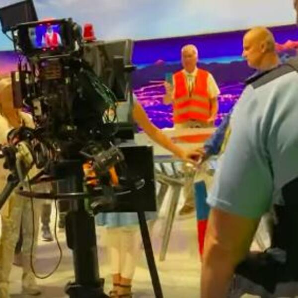 POTPUNI HAOS, ANTIVAKSERI UPALI U ZGRADU JAVNOG SERVISA SLOVENIJE! Vređali novinare i pretili im (VIDEO)