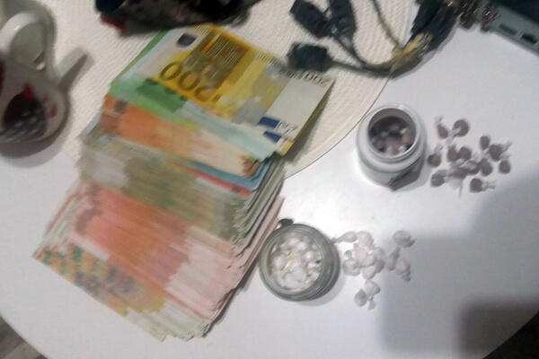 PRIPADNICI MUPA ZAPLENILI 1200G DROGE: Mladić uhapšen zbog neovlašćene proizovdnje