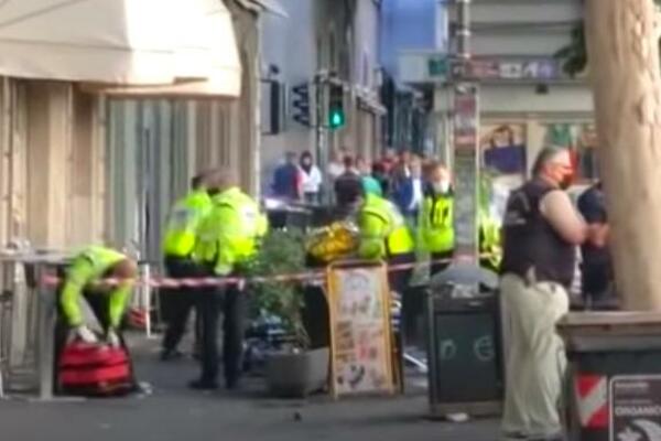 ORUŽANI SUKOB DVE GRUPE LJUDI SA KOSOVA U TRSTU: Povređeno najmanje osmoro (VIDEO)