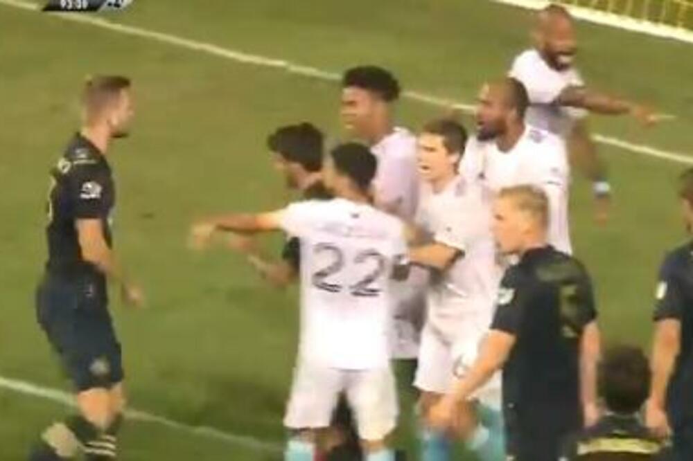 NOVI ŠAMPION U 'KRAĐI VREMENA' STIŽE IZ MLS-a: Razbesneo je protivnike sramotnim potezom kom nema premca! (VIDEO)