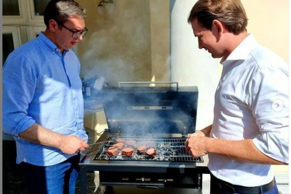 SEBASTIJAN KURC KOD VUČIĆA NA ROŠTILJU: Predsednik Srbije otkrio ŠTA JE NA JELOVNIKU (FOTO)