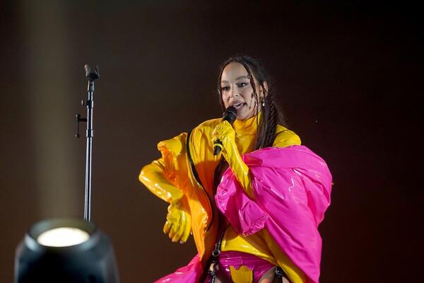 EDITA ARADINOVIĆ VIŠE NE IZGLEDA KAO NA FOTKI: Promenila je IZGLED POTPUNO (FOTO)