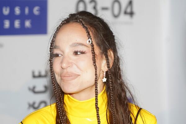 PRISUTNI SVE VREME GLEDALI U IZAZOVNU EDITU ARADINOVIĆ: Iznenadila na Music Week festivalu, potkačila Džalu i Bubu!