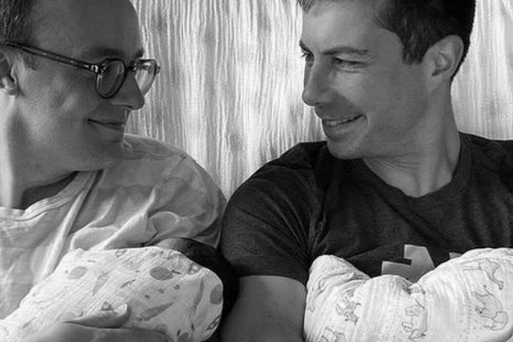 JEDAN OD NAJMOĆNIJIH LJUDI U AMERICI SE SLIKAO SA MUŽEM I DECOM: Uputio je i zanimljivu PORUKU! (FOTO)