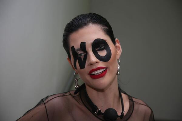 PALI SE NA ŽENE A LOŽE JE BOGATI! U ZADRUGU UŠLA BIVŠA NARKOMANKA I ALKOHOLIČARKA: Sviđa joj se MAJA MARINKOVIĆ!