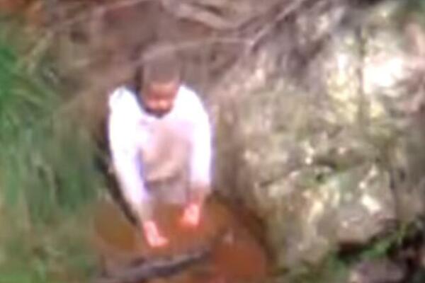 DEČAK (3) PRONAĐEN NA JEZIV NAČIN NAKON 3 DANA: Kamera ga je uhvatila kako radi OVO, strašan snimak! (VIDEO)