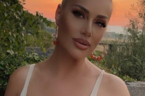 SELMA BAJRAMI ZA ESPRESO! I DANAS ŽIVI OD STARIH HITOVA! "Ja ne kopiram nikoga, uglavnom kopiraju mene"!