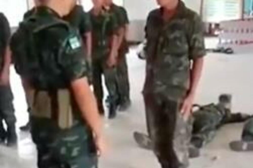 OVO NIJE MOGUĆE: Vojnik ne može da ponovi ovu vežbu (VIDEO)