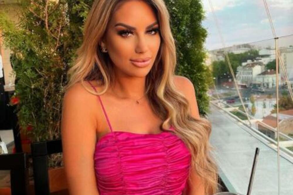 IVA PREKINULA SARADNJU SA PINKOM? Nekadašnja pobednica Zadruge se oglasila sa porukom: SMATRAM DA TREBA DA KAŽEM..!