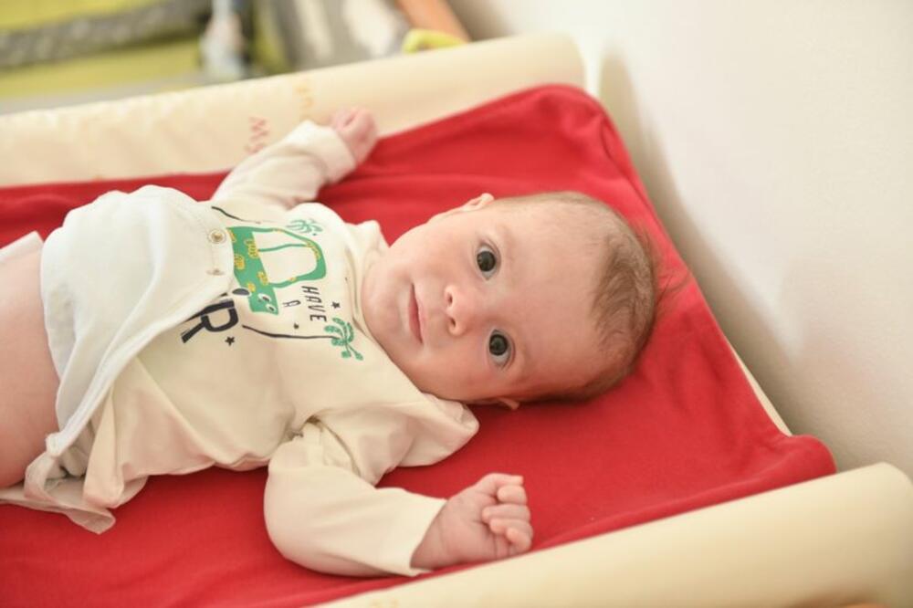 DOŠAO JE I TAJ DAN! Maleni Boško je sa mamom otputovao u Budimpeštu