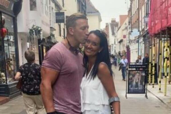 MUŽ JE OSTAVIO JER JE ZAVRŠILA U KOLICIMA, A NJU ŽIVOT ODLUČIO IZNENADITI 1 POTEZOM: Prava je retkost (FOTO)