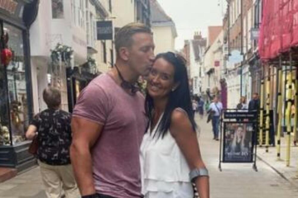 MUŽ JE OSTAVIO JER JE ZAVRŠILA U KOLICIMA, A NJU ŽIVOT ODLUČIO IZNENADITI 1 POTEZOM: Prava je retkost (FOTO)