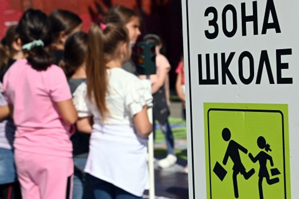 Ministar Vulin: Usporite pored škole, ne postoji opravdanje za nepoštovanje saobraćajnih propisa! (FOTO)
