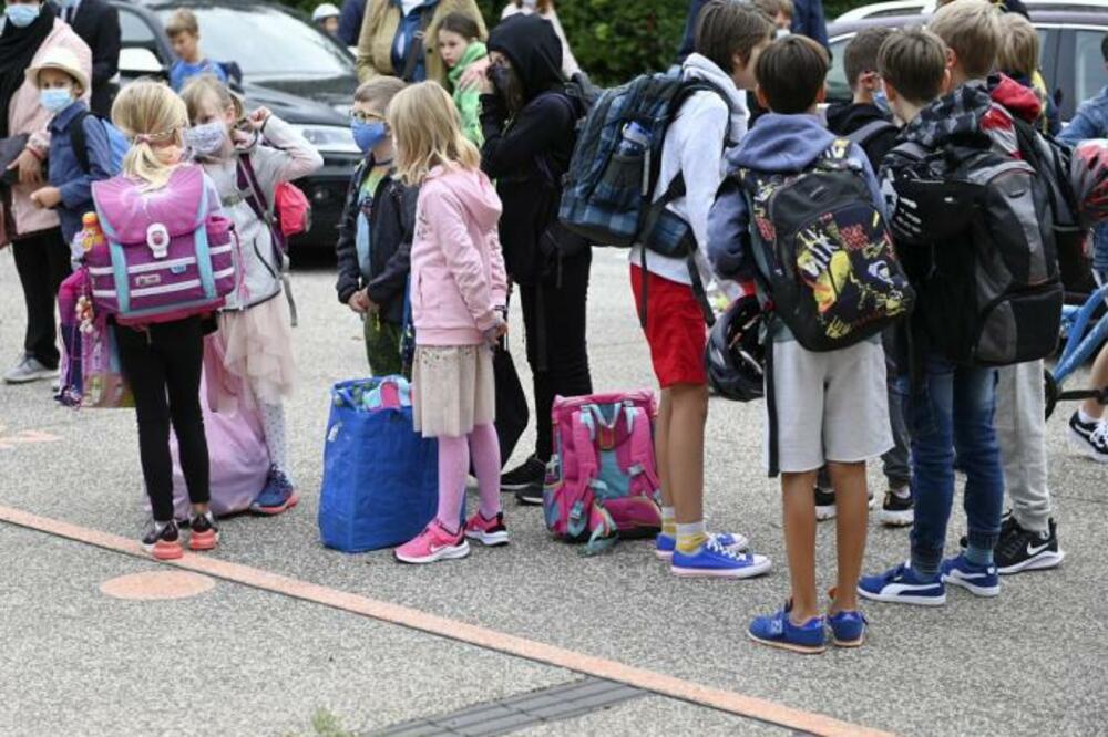 NOVI UDARAC ZA SRPSKU DECU: Hrvati blokirali učenje maternjeg jezika, zahtevi roditelja samo SLOVO na PAPIRU