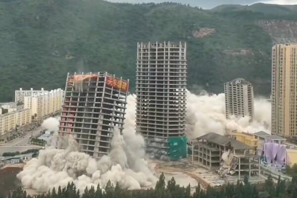 PALE SU KAO DOMINE, SNIMAK OD KOGA ĆETE SE NAJEŽITI: U Kini istovremeno srušeno 15 nebodera za 45 sekundi! (VIDEO)