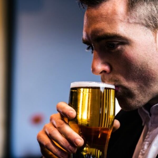 Znate li šta se događa sa vašim telom ako svaki dan pijete pivo? Nećete verovati šta tačno radi organizmu