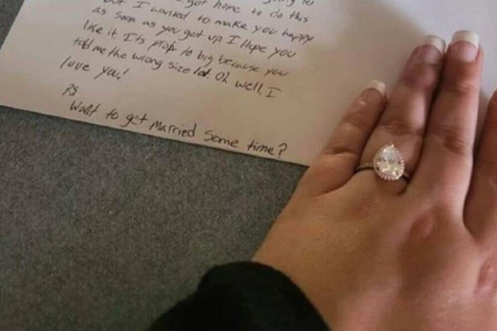 "MENE JE SRAMOTA UMESTO NJEGA": Žena se pohvalila vereničkim prstenom, a svima je za oko upao 1 DETALJ! (FOTO)