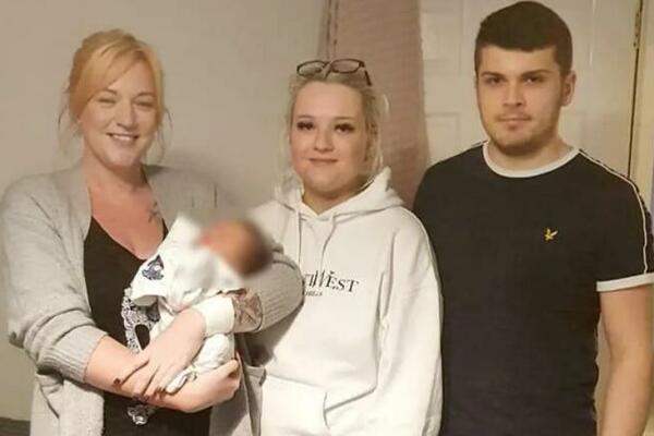 MISLE DA JE UNUKU MAMA: Kada je vidite, uopšte VAM NEĆE BITI ČUDNO! A tek koliko GODINA IMA! (FOTO)