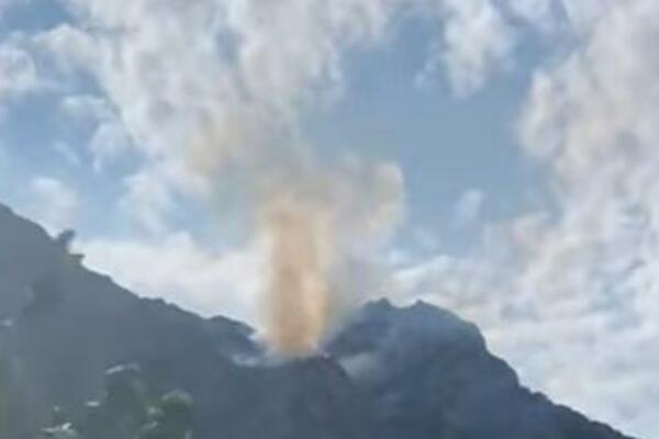 VATRENA STIHIJA NA SVETOJ GORI: Požar preti monaškim ćelijama, BORBA sa vatrom je u TOKU! (VIDEO)