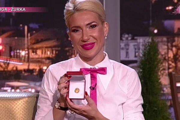 "BANANA PUNĐA" JOVANA JEREMIĆ PREZENTOVALA NAJNOVIJU FRIZURU: "To je čuvena DAMSKA frizura!"