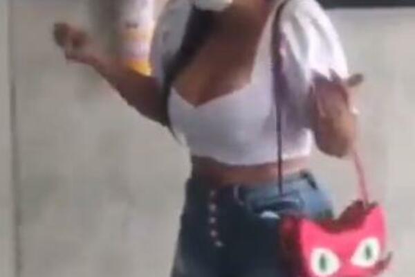 POGLEDAJTE U KAKVOM VULGARNOM DEKOLTEU JE OVA MAJKA DOŠLA NA SASTANAK: Nastao skandal, intervenisao i suprug VIDEO