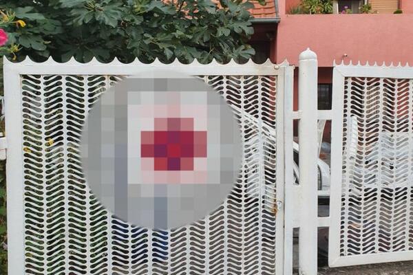 IZREVOLTIRANI NIŠLIJA OKAČIO PORUKU NA KAPIJU: Da li biste vi parkirali svoj automobil ispred NJEGOVE KUĆE? (FOTO)