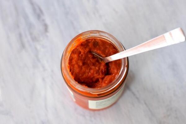 IZGLEDA KAO AJVAR, A USTVARI NIJE: Stopostotno je DOMAĆI, SMAZAĆETE GA ZA TREN (RECEPT)