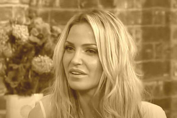 "SA VELIKIM BOLOM DELIM VEST DA JE MOJA PRELEPA ĆERKA PREMINULA": Majka se oprostila od poznate pevačice, TUGA!