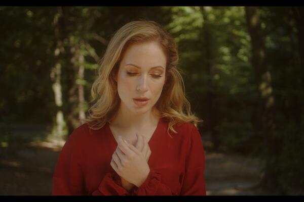 JAVNOSTI POZNATA KAO PRATEĆI VOKAL ALEKSANDRE RADOVIĆ: Dunja Vujadinović sa novom solo pesmom NE DOLAZIŠ!