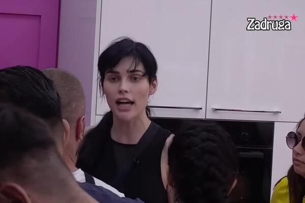 DENIZ DEJM POSTROJILA MUŠKARCE U KUHINJI I NAPRAVILA HAOS! Drhtali su kada je ona VIKNULA, nisu smeli da diraju!