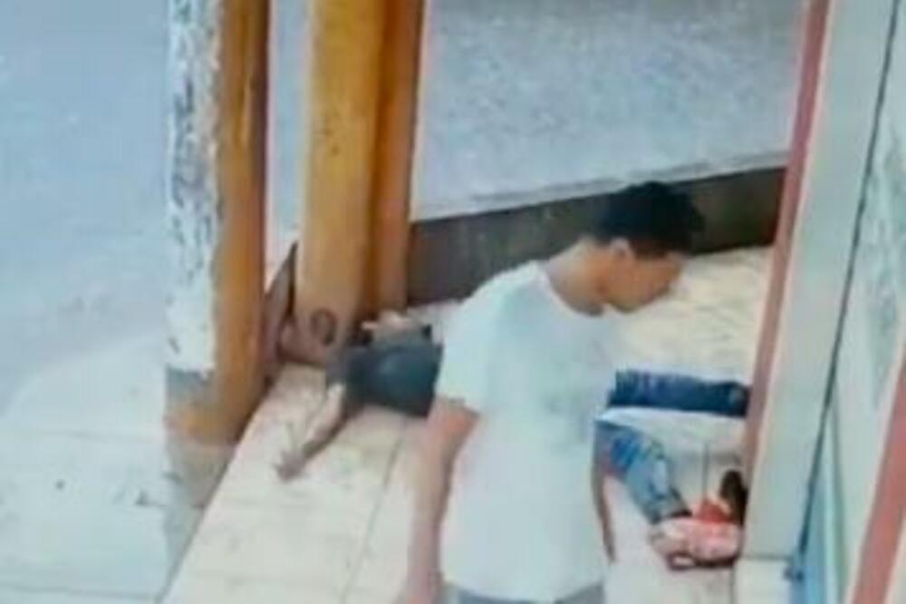 NOKAUTIRAO JE SAM SEBE, kakav prizor (VIDEO)