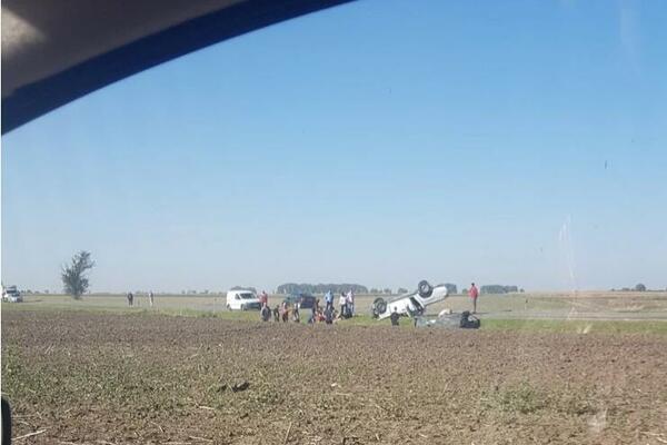 TEŠKA SAOBRAĆAJNA NESREĆA KOD VERUŠIĆA: Poginula jedna osoba