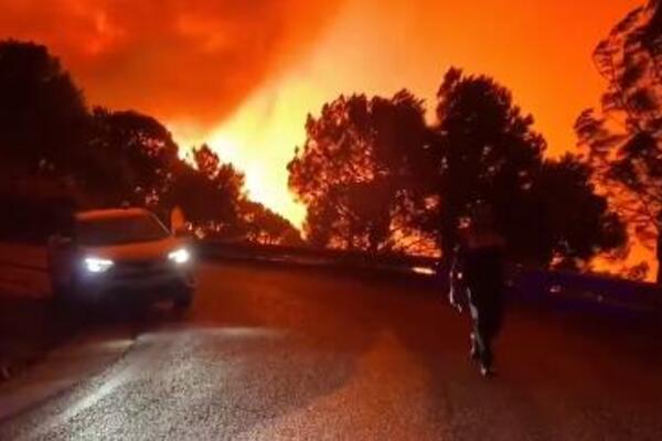 HAOTIČNI PRIZORI IZ ŠPANIJE: Poginuo vatrogasac, zbog neobuzdane VATRE evakuisano HILJADU ljudi (VIDEO)