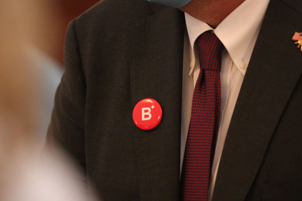 Anthony F. Godfrey, Entoni Godfri, Americka ambasada, Davanje krvi, Dobrovoljno davanje krvi