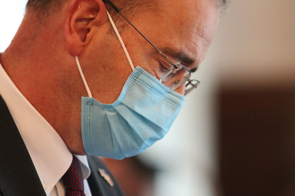 Anthony F. Godfrey, Entoni Godfri, Americka ambasada, Davanje krvi, Dobrovoljno davanje krvi