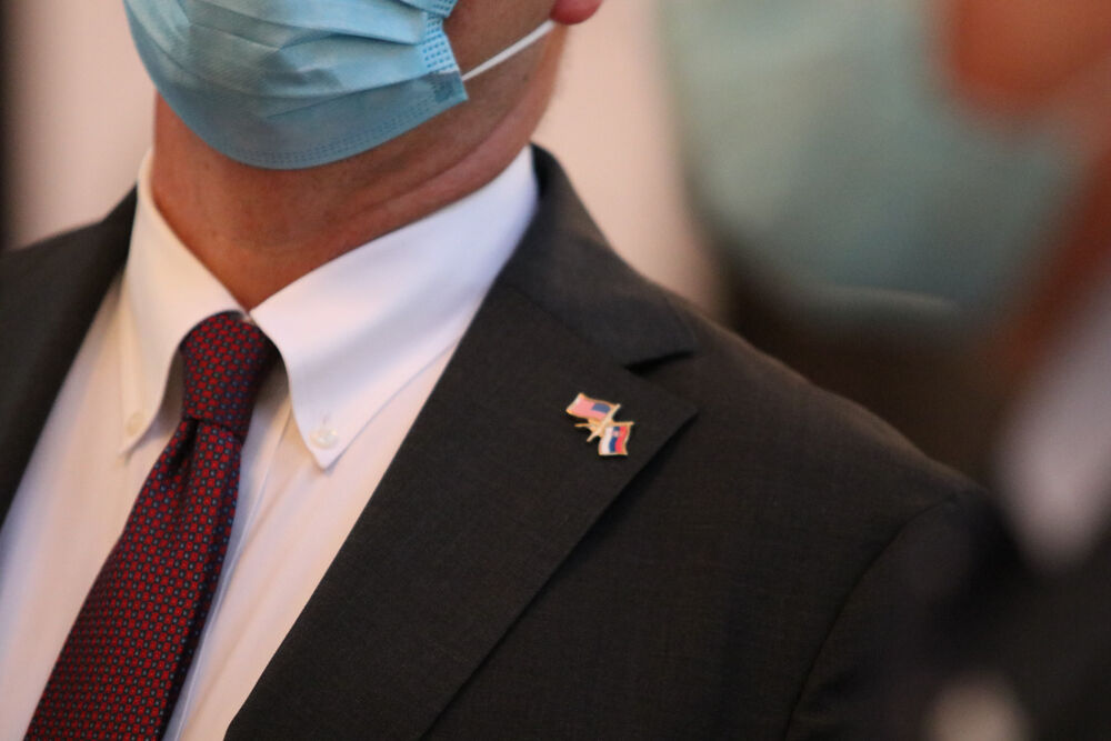 Anthony F. Godfrey, Entoni Godfri, Americka ambasada, Davanje krvi, Dobrovoljno davanje krvi