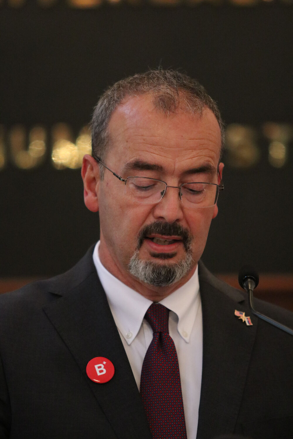 Anthony F. Godfrey, Entoni Godfri, Americka ambasada, Davanje krvi, Dobrovoljno davanje krvi