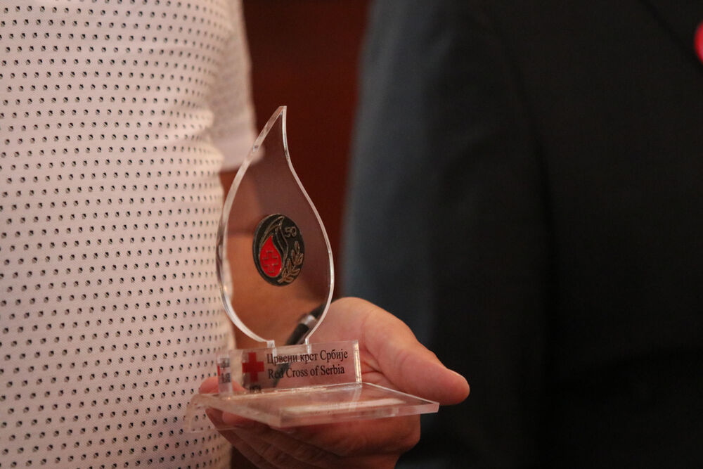 Anthony F. Godfrey, Entoni Godfri, Americka ambasada, Davanje krvi, Dobrovoljno davanje krvi