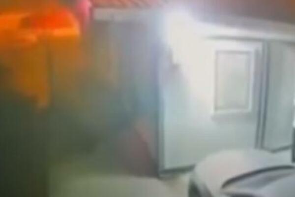 SNIMAK KOVID BOLNICE IZ "PAKLA" NEĆETE LAKO ZABORAVITI: Iskakali kroz staklo, sustigao ih gusti DIM (UZNEMIRUJUĆE)