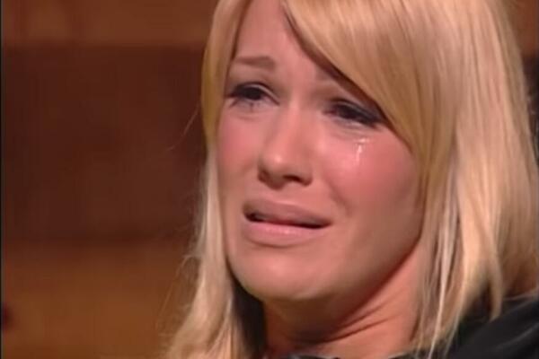 EVO U KAKVOM JE STANJU NATAŠA BEKVALAC NAKON UDESA , AUTOMOBIL OŠTEĆEN!