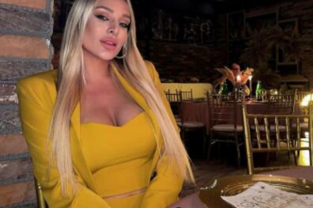 LUNA SE VRATILA POSLU! NOVOPEČENA MAMA POJAVILA SE NA PINKU U ULTRA KRATKOJ HALJINI: Fanovi PRESREĆNI!